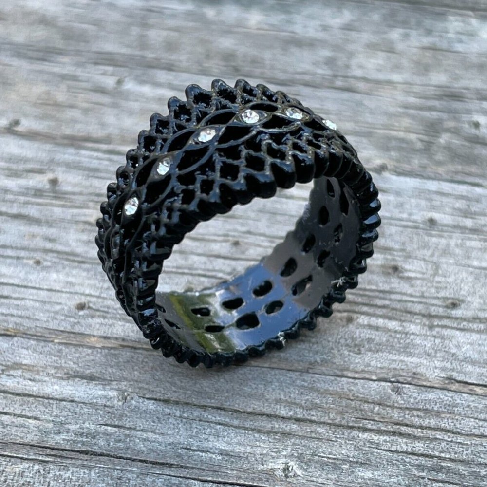Women Ring Fashion Black Tone Finger Band Crystal Accent Fancy Ring Size 7 - Picture 5 of 12